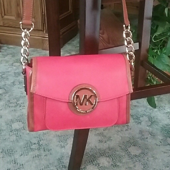 Michael Kors Handbags - Michael kors cross body purse